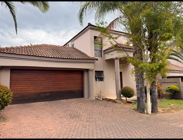 3 BEDROOM TOWNHOUSE FOR SALE IN SAFARI GARDENS